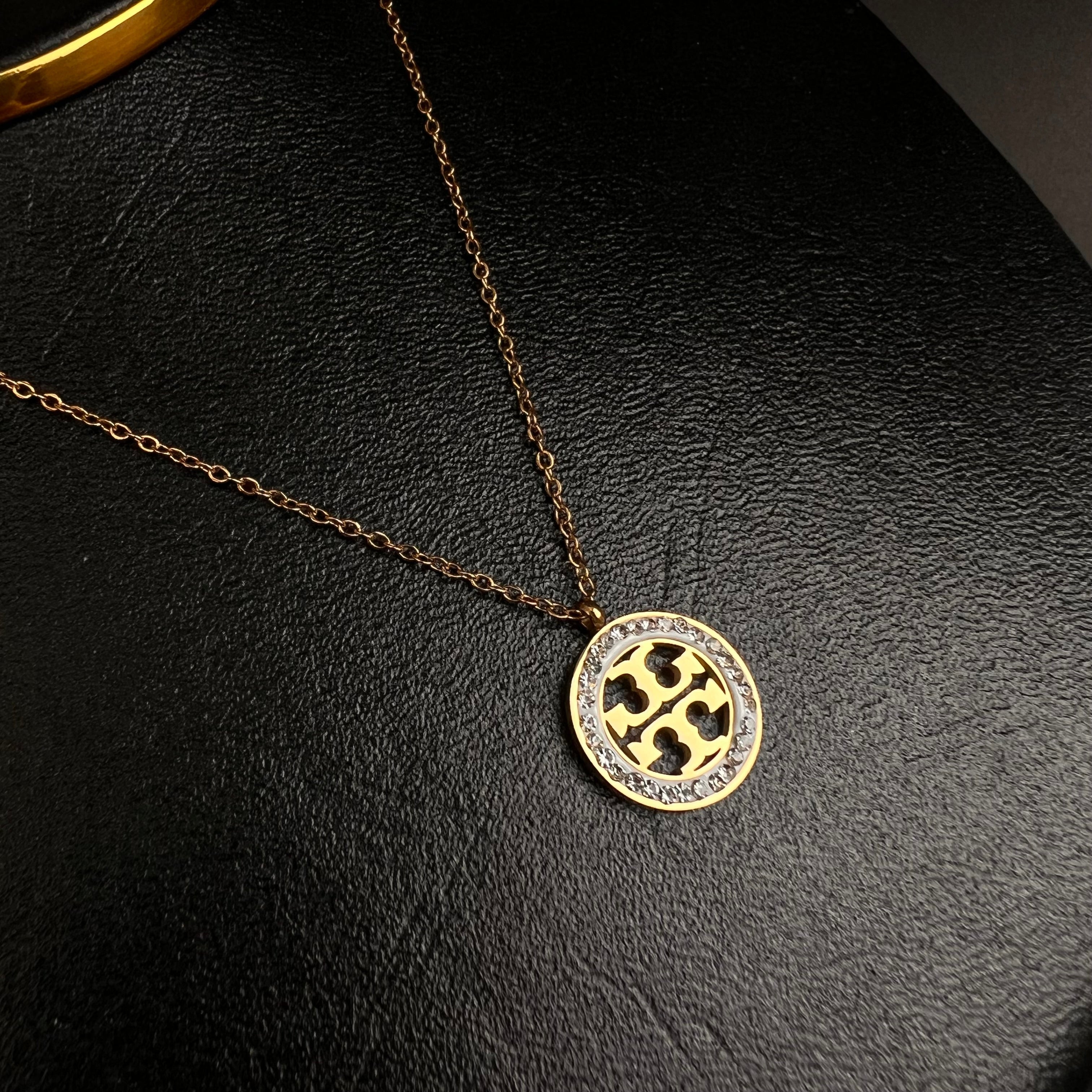 T&B round necklace