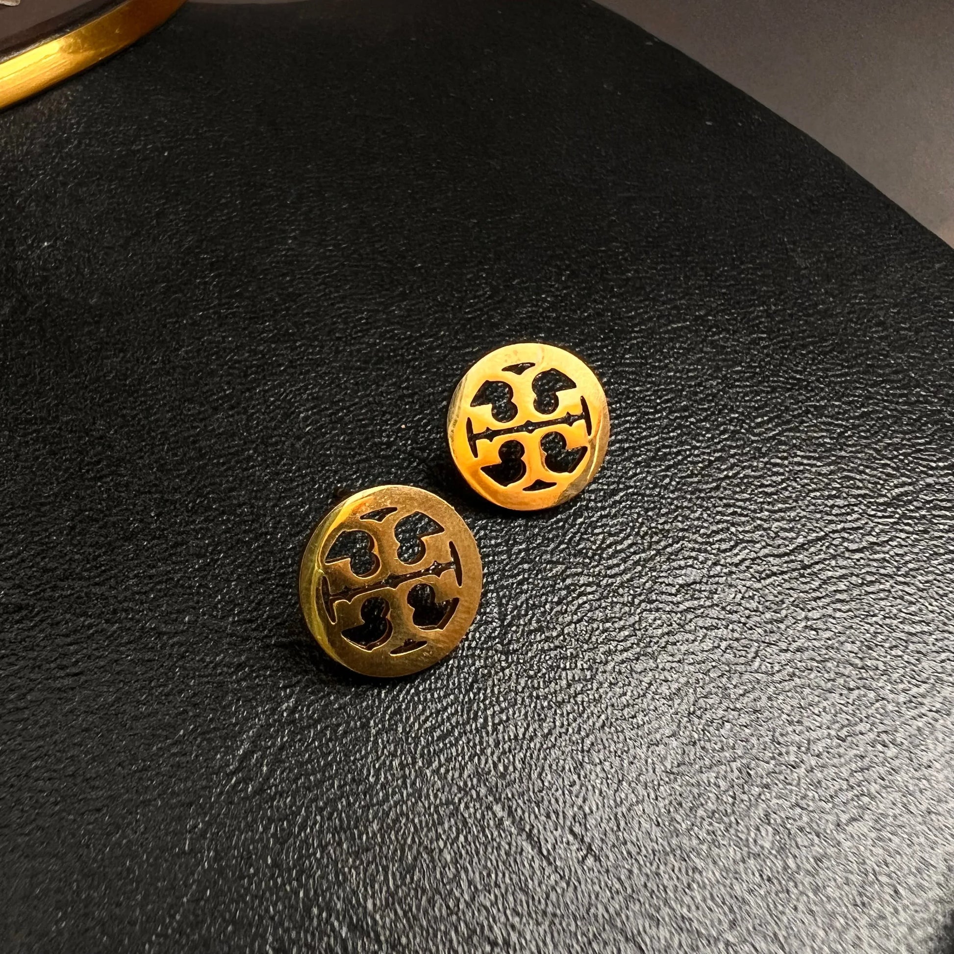 T&B Round studs - Zaivraat