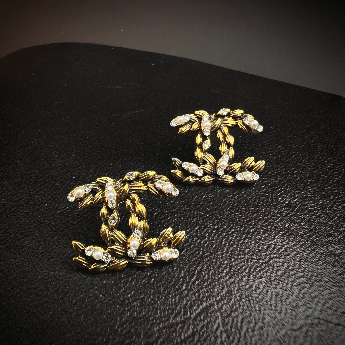 Pearly Studs