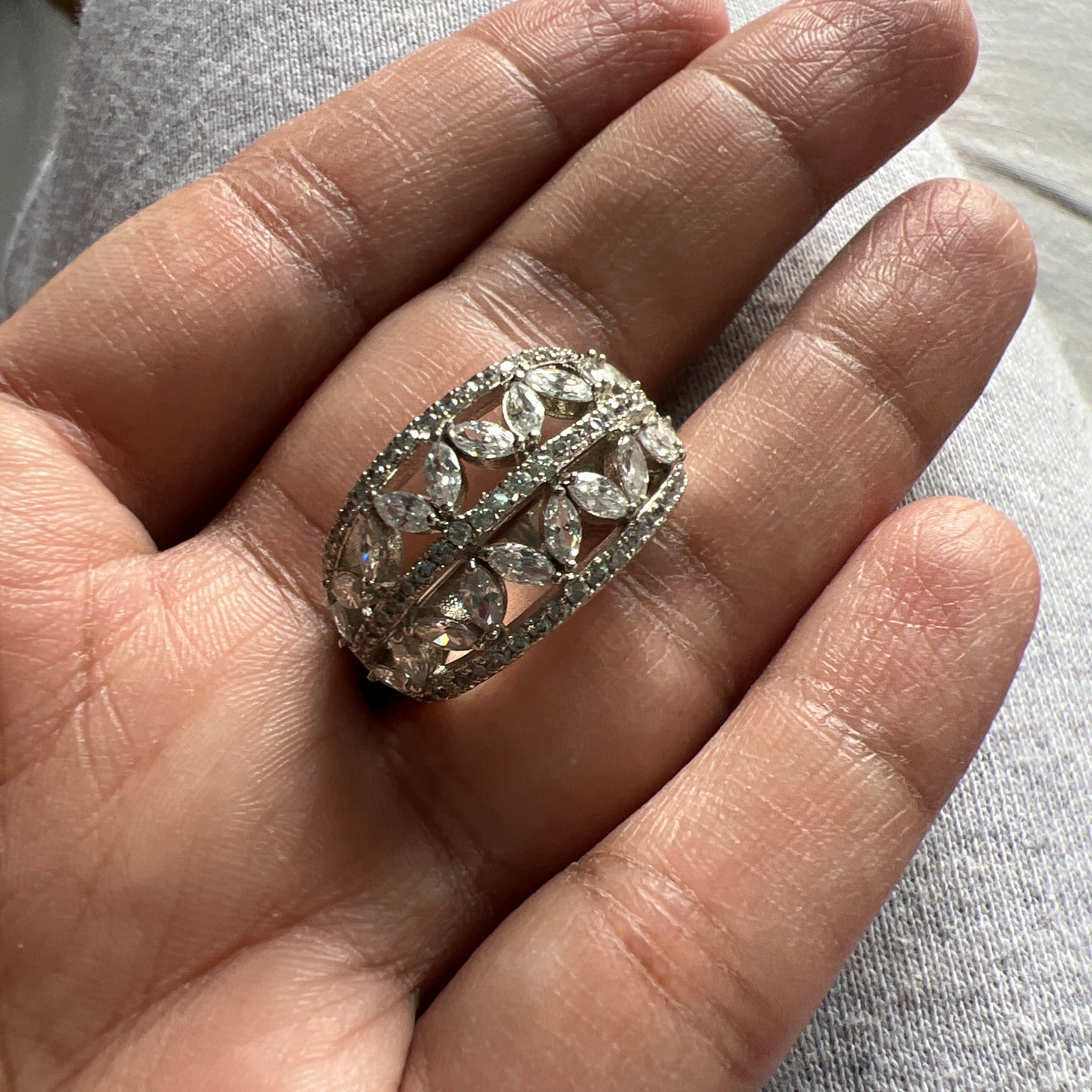 Cilina zirconia ring