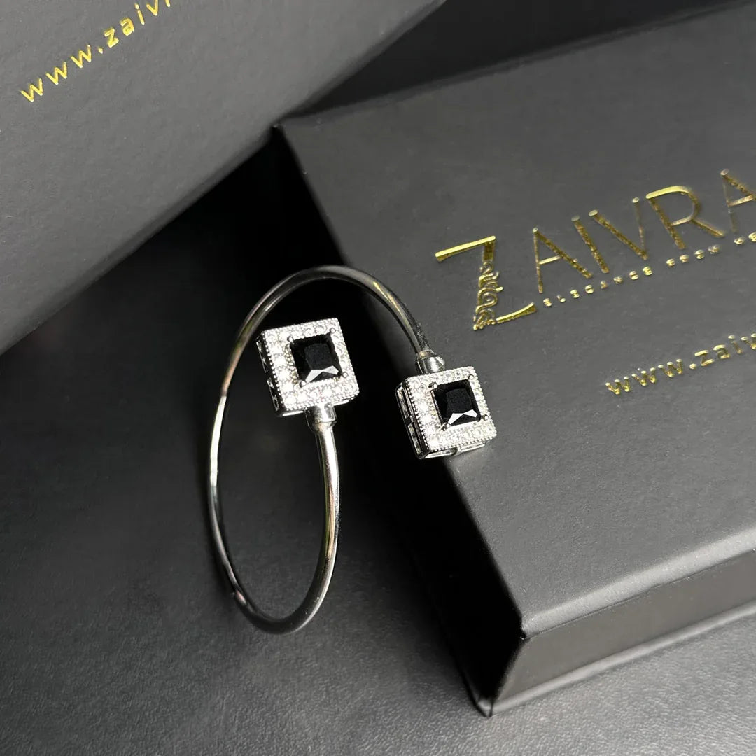 Designer Cuff Bracelet - Zaivraat