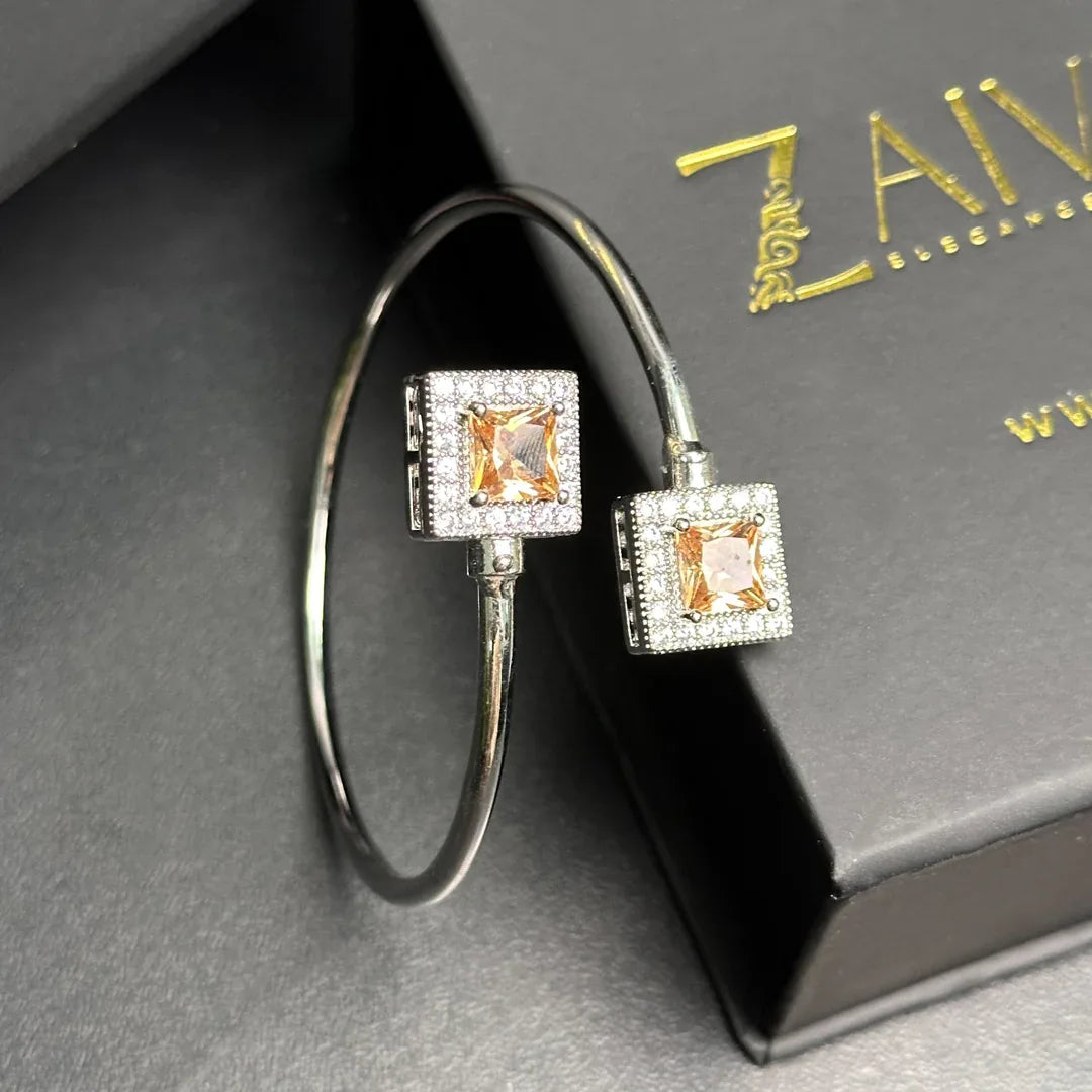 Designer Cuff Bracelet - Zaivraat