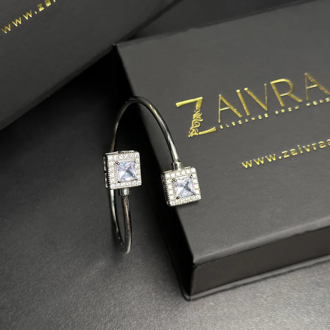 Designer Cuff Bracelet - Zaivraat