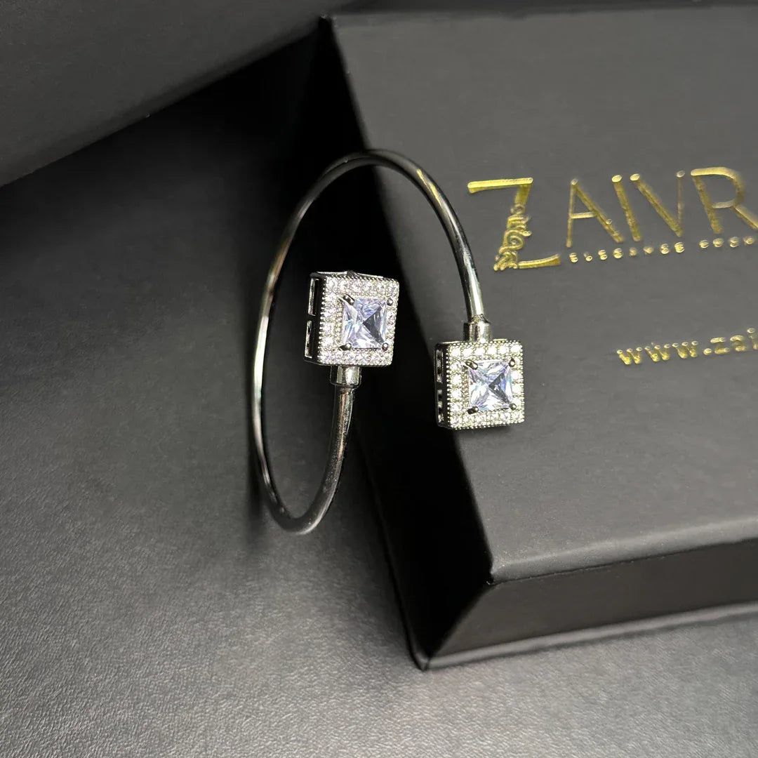 Designer Cuff Bracelet - Zaivraat