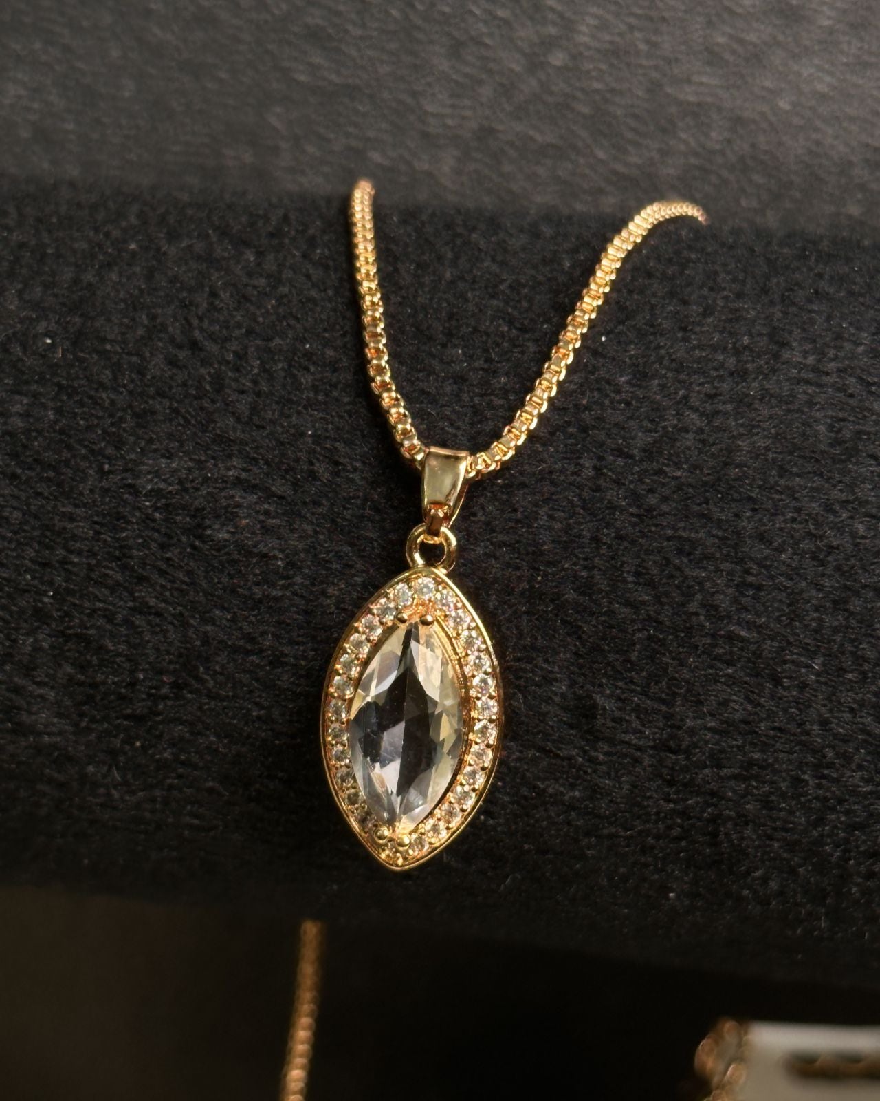 Long Marquise Necklace Golden