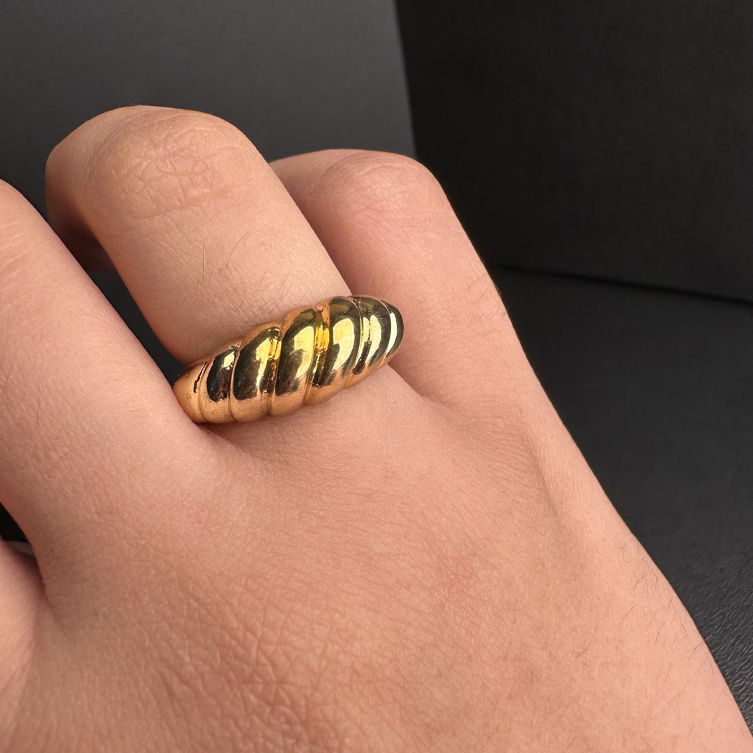 Croissant ring