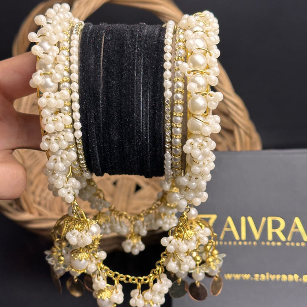 UNS - Velvet  Pearl Hanging Set