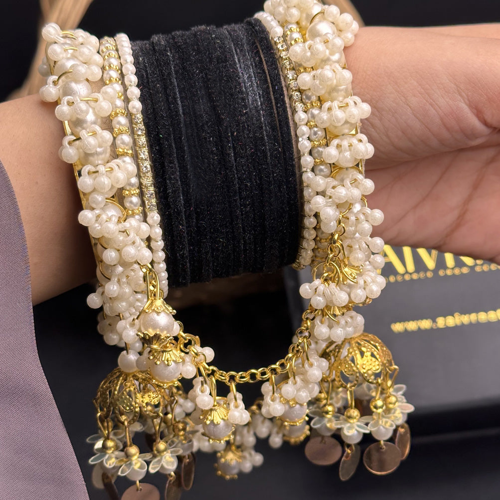 UNS - Velvet  Pearl Hanging Set