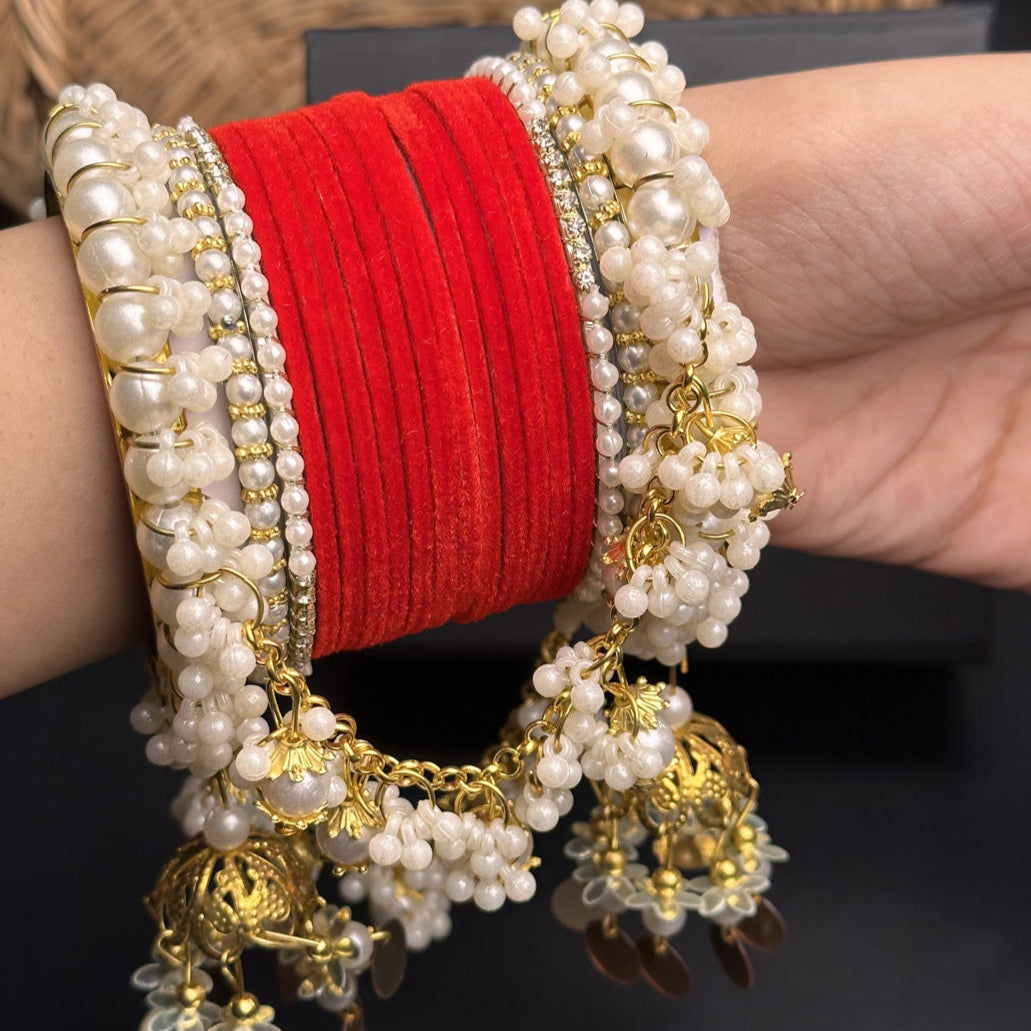 UNS - Velvet  Pearl Hanging Set