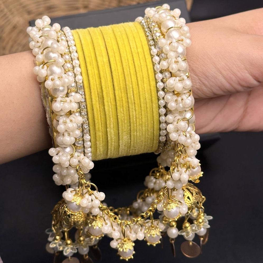 UNS - Velvet  Pearl Hanging Set