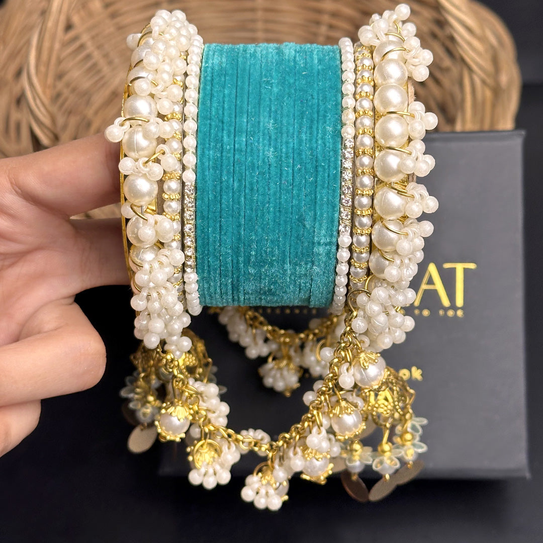 UNS - Velvet  Pearl Hanging Set