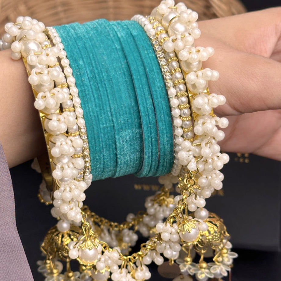 UNS - Velvet  Pearl Hanging Set