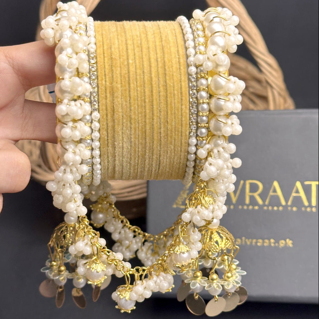 UNS - Velvet  Pearl Hanging Set