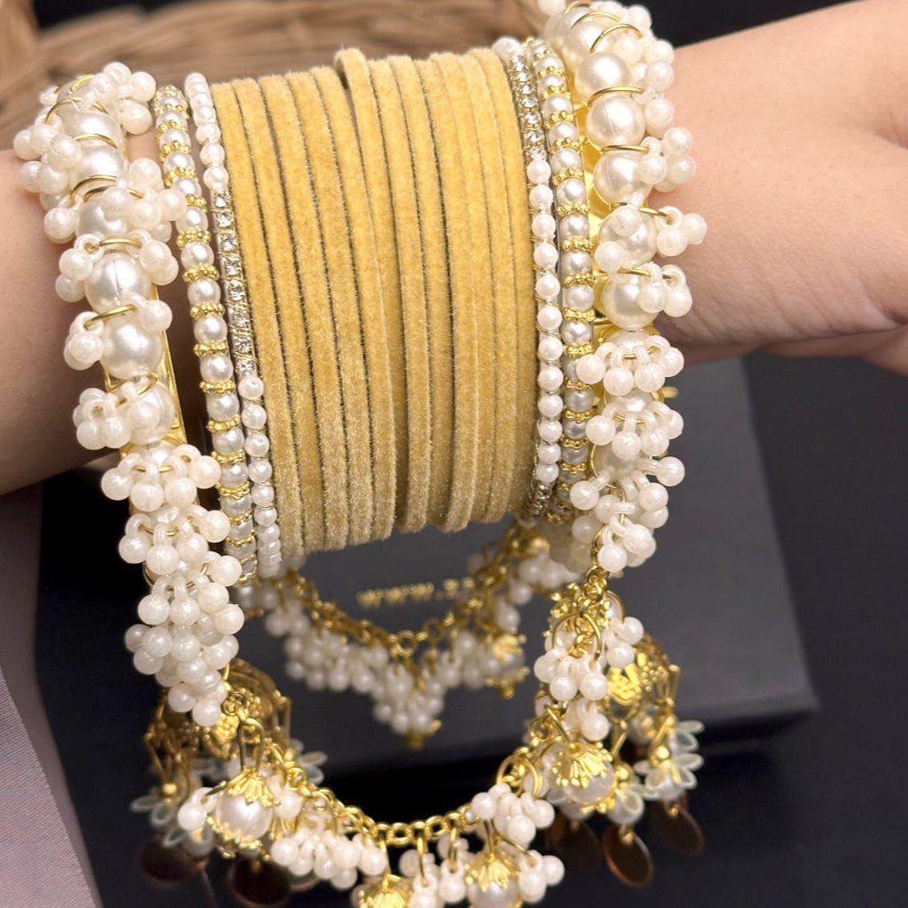 UNS - Velvet  Pearl Hanging Set